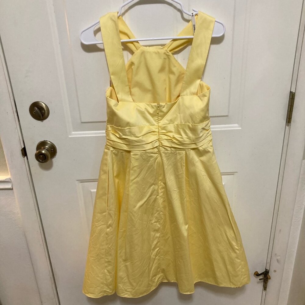 David’s Bridal Yellow Y-neck Sateen Dress in Size 10 - Picture 4 of 14